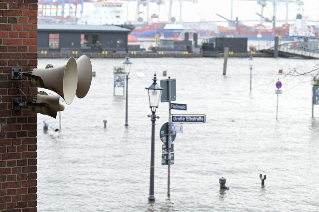 Joerg Boethling Hamburg Wasser Ueberflutung Fischmarkt 00125 Consulaqua